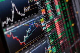 仮想通貨だけで大丈夫？資産分散で考える新しい投資戦略